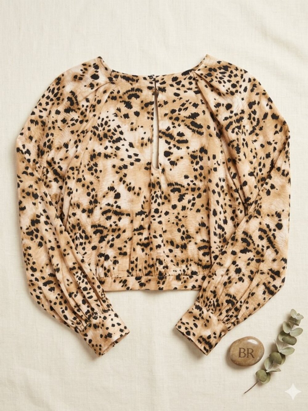 Brand: Banana RepublicStyle: Long Sleeve Keyhole Back Crop  Leopard print